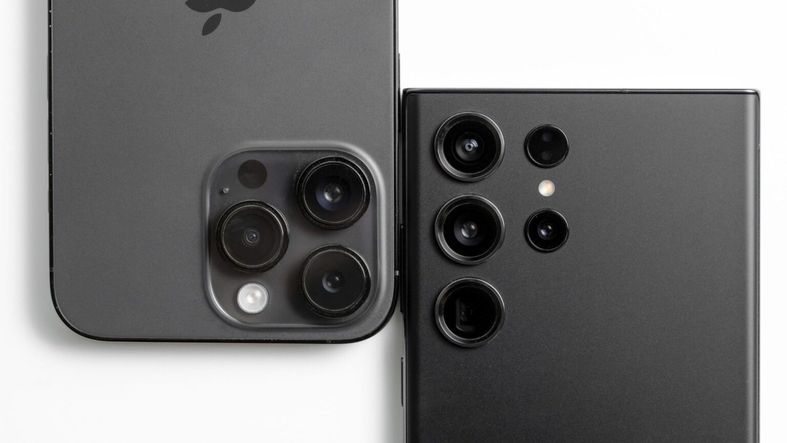 iPhone 17 vs. Samsung Galaxy S25 Ultra: Hlavní rozdíly, ceny a co si koupit