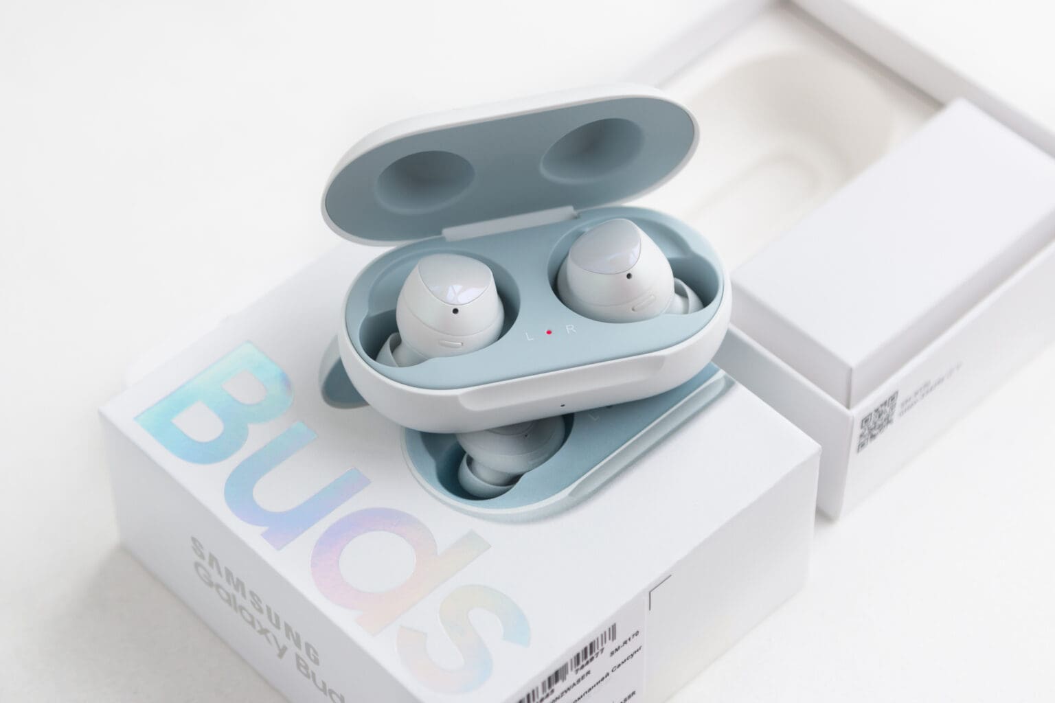 Samsung Galaxy Buds 3 FE: Solidní zvuk a výkonný kodek omezené ekosystémem