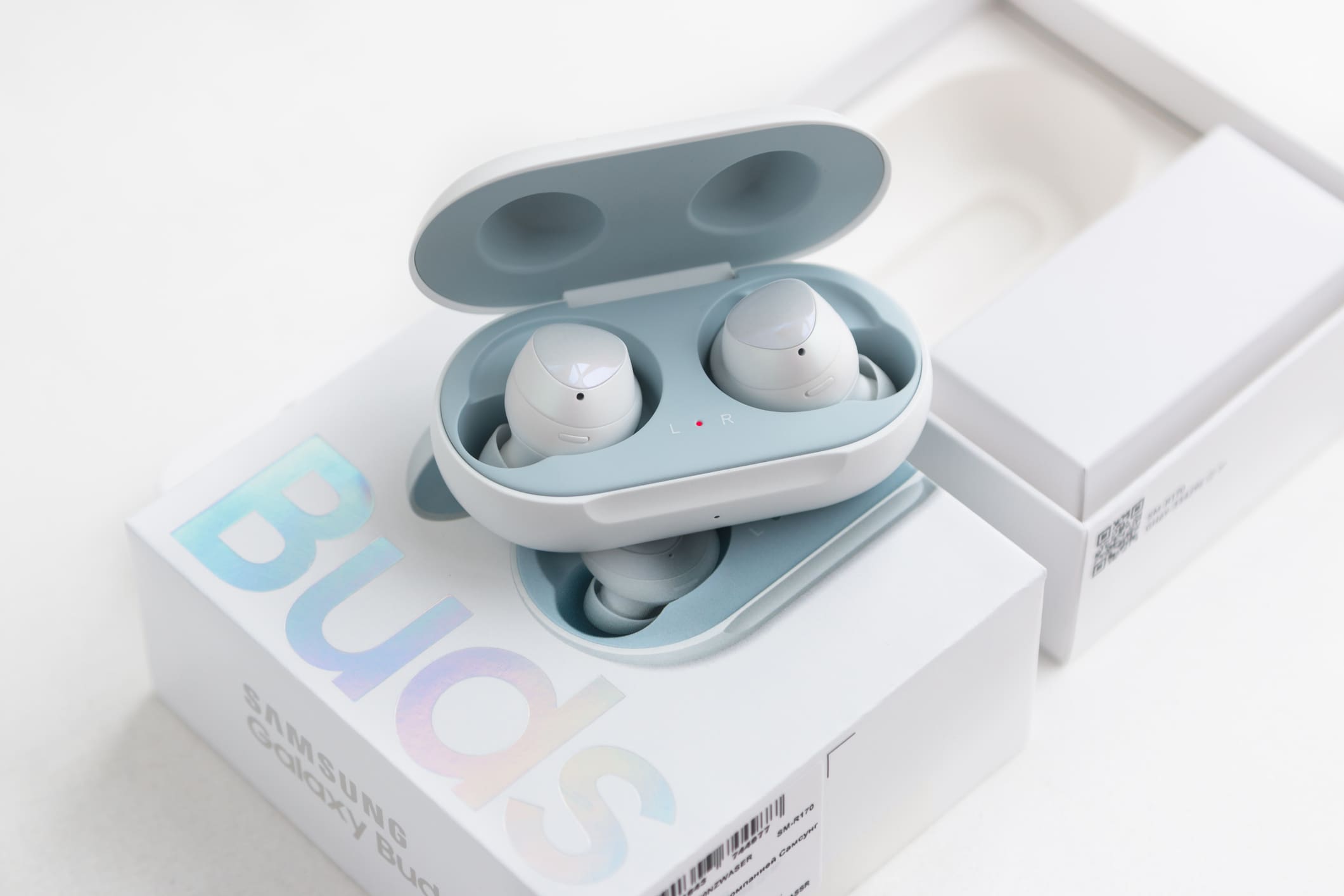 Samsung Galaxy Buds 3 FE: Solidní zvuk a výkonný kodek omezené ekosystémem