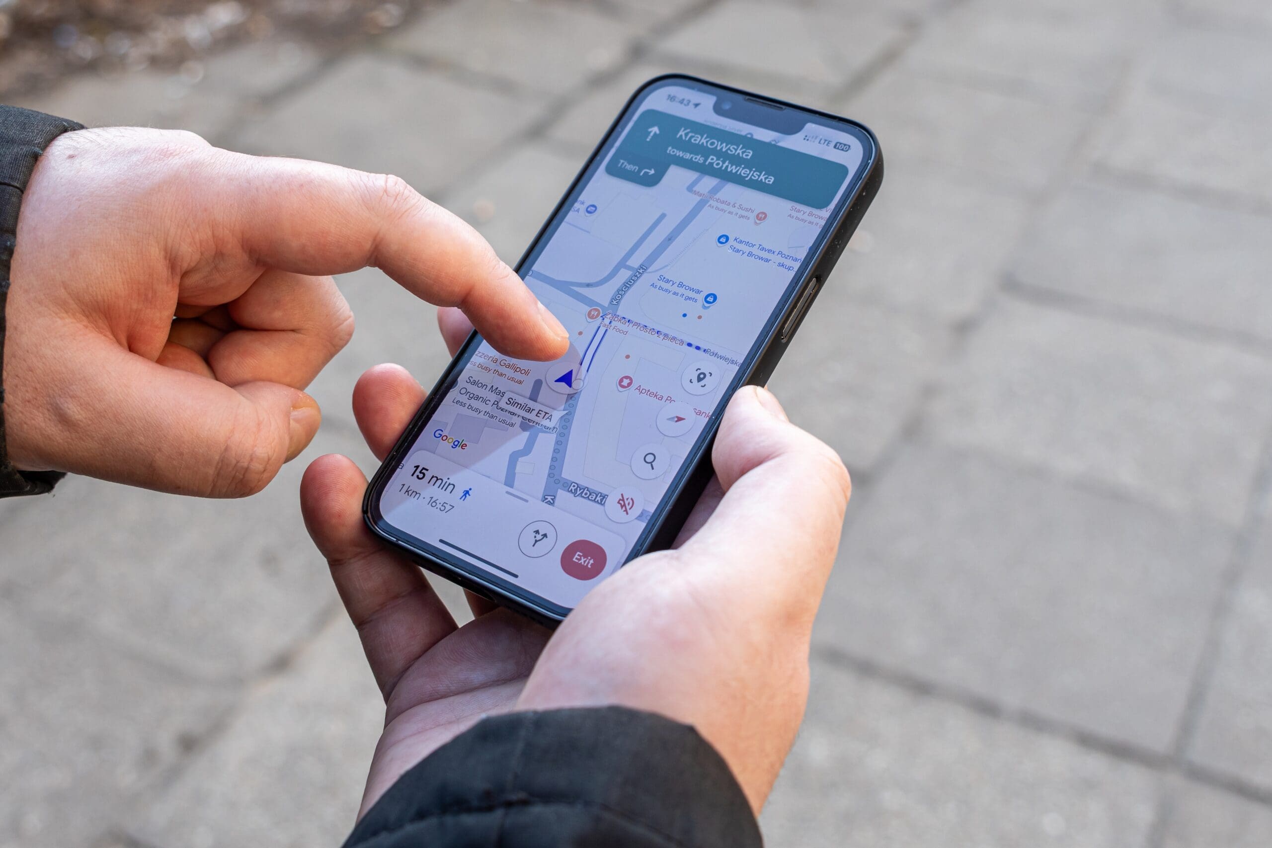 Proč se pořád otáčíte dokola? Váš telefon už dávno ví, kam máte jít
