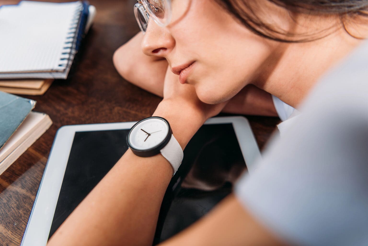 Na které ruce nosíte hodinky? Zvyk z války dodnes ovládá vaše zápěstí