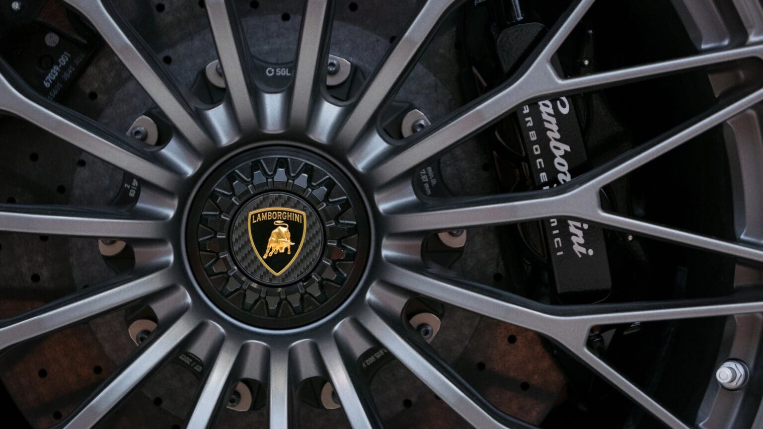 Nemá miliony. Tak si postavil Lamborghini z produktů IKEA