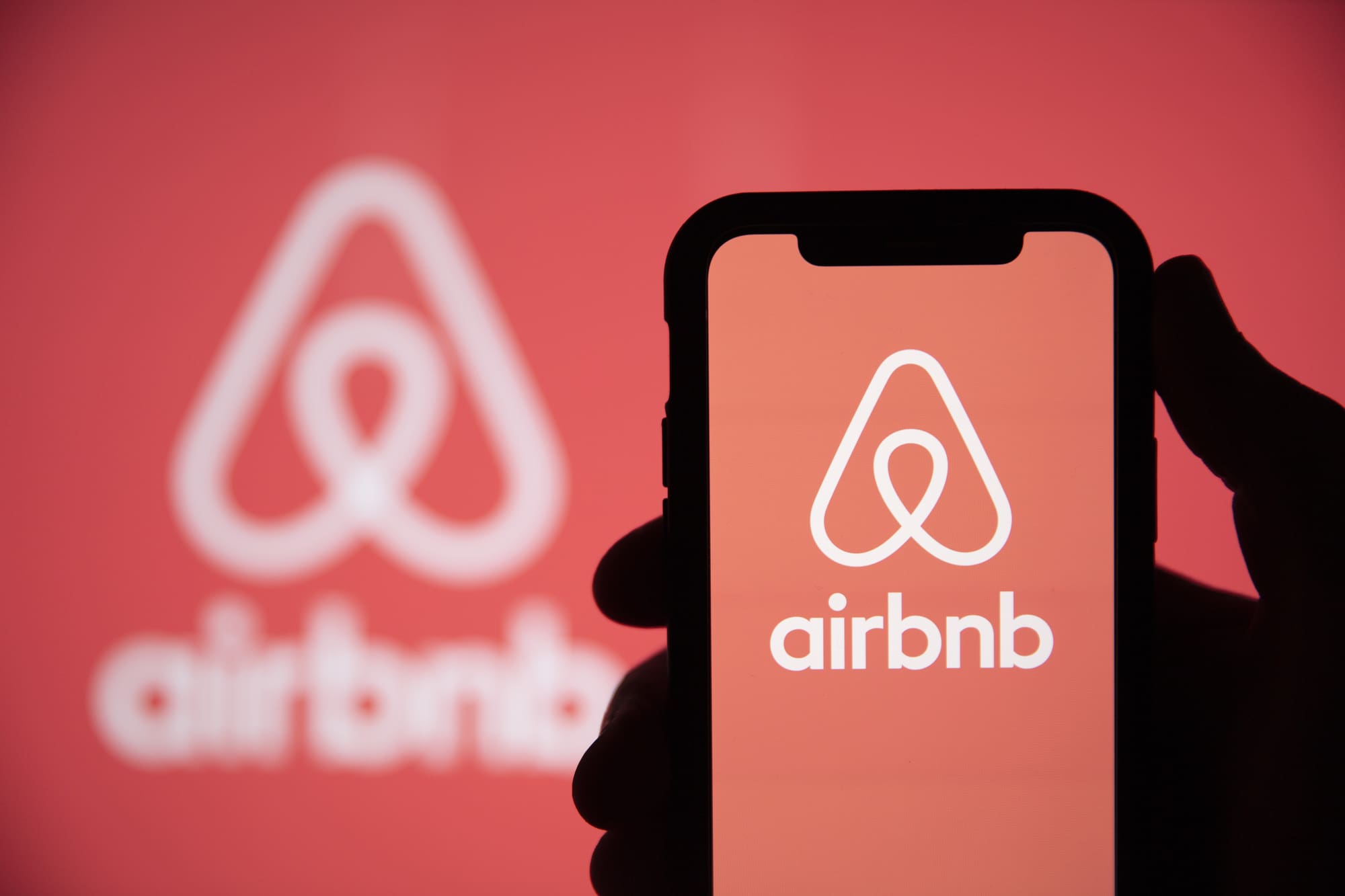 Z matrace za pár dolarů k miliardám. Airbnb změnilo svět, ale nebylo to zadarmo