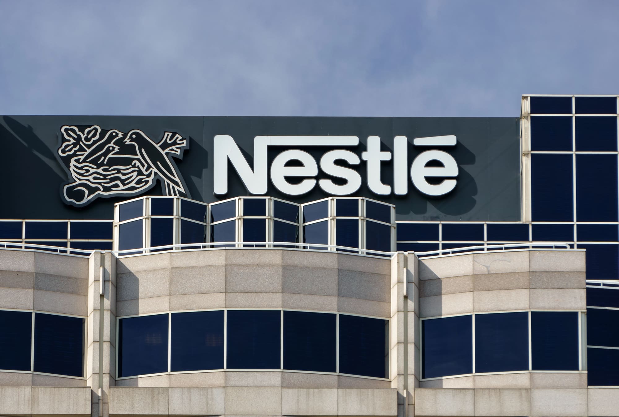 Nestlé digitalizuje a automatizuje. Tisíce zaměstnanců přijdou o práci