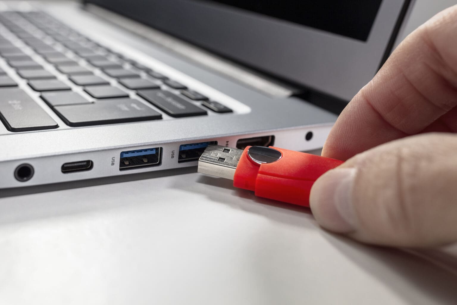 Komentář: USB-A je mrtvé, ať žije USB-C. Výrobci periferií to ale ještě nepochopili