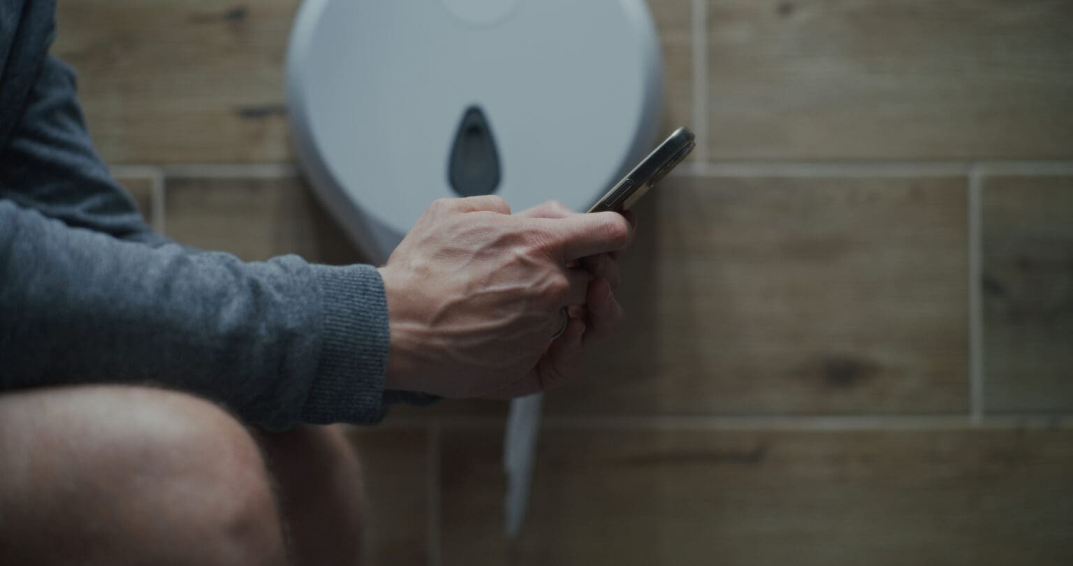 Mobil na záchod nepatří. Tohle vám vaše žíly nikdy neodpustí