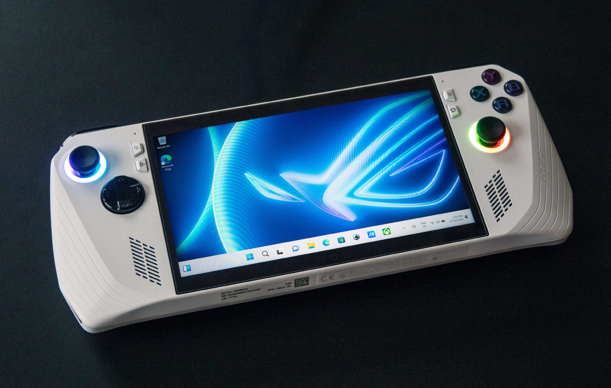 Konzole s duší Windows: ROG Xbox Ally X zvládne Steam, Game Pass i GOG