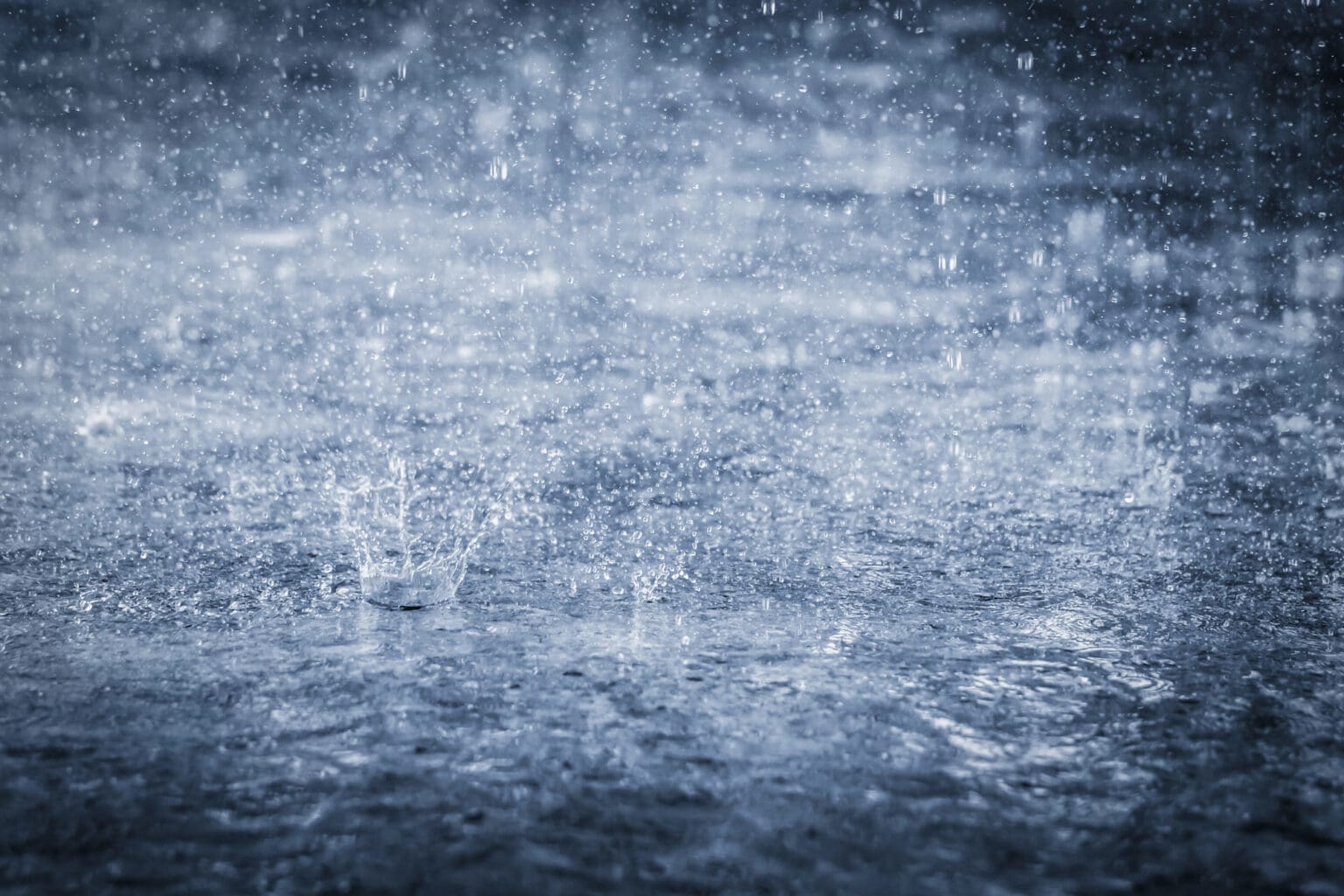 Rekordní deště drtí Vietnam: Nejméně 35 mrtvých a tisíce domů pod vodou