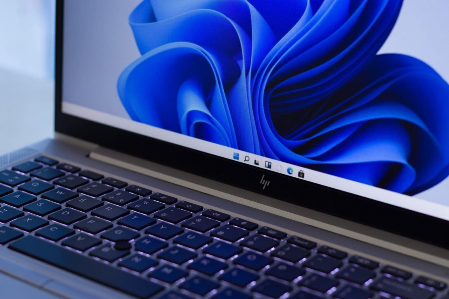 Microsoft vám slibuje AI agenta. Stabilní systém ale stále nemá