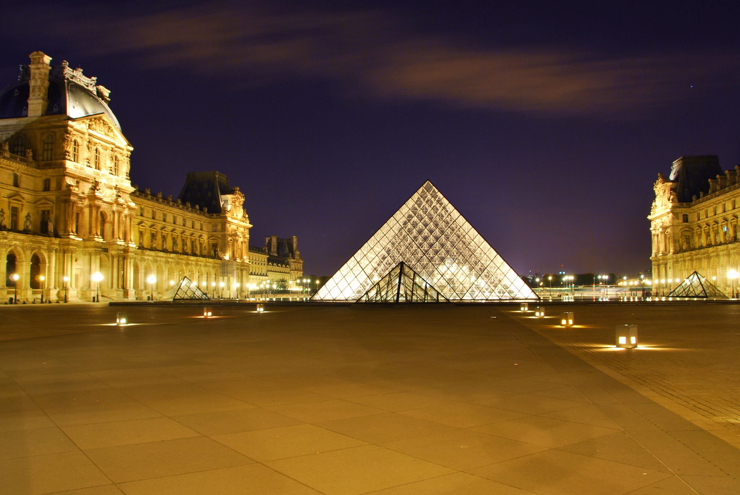 Operační systém z roku 2000? Louvre si koleduje o další průšvih