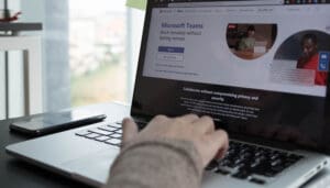 Pozor, kdo sedí u stolu: Microsoft Teams spustí sledování přes Wi-Fi