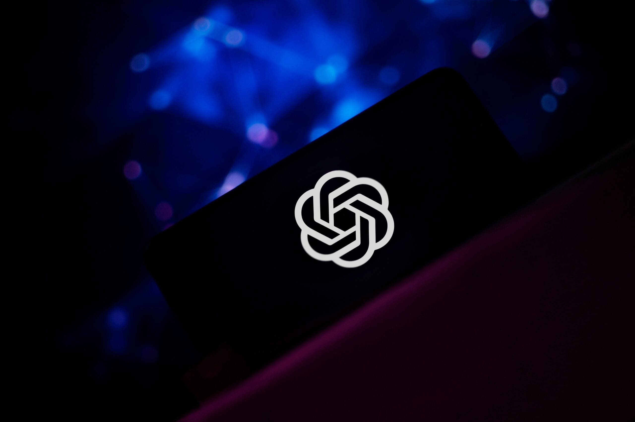 ChatGPT znovu mluví jako člověk. GPT-5.1 spojuje výkon a přirozenost