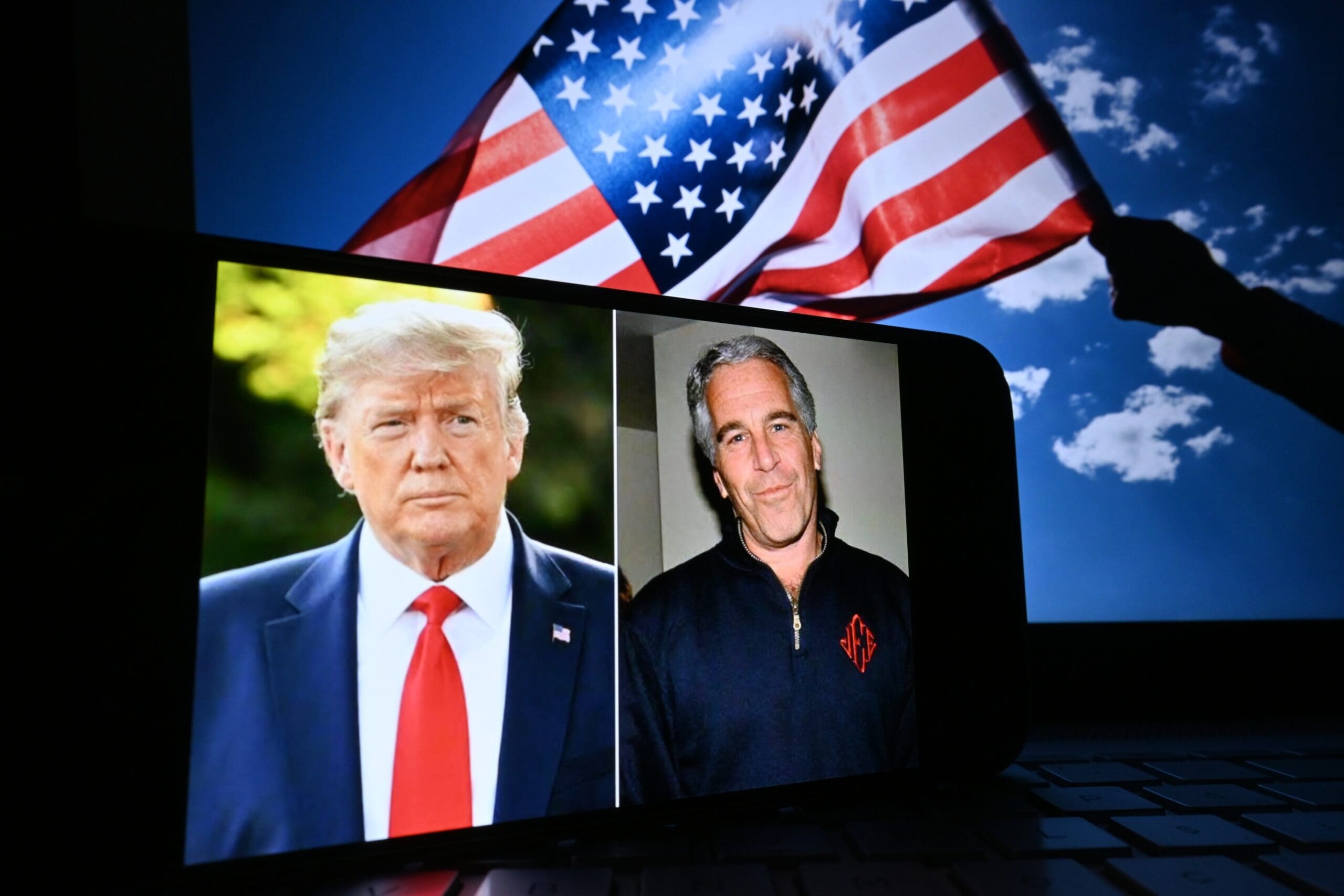 Jeffrey Epstein chtěl zmizet z Googlu. Jeho tým vytvořil děsivě účinné SEO