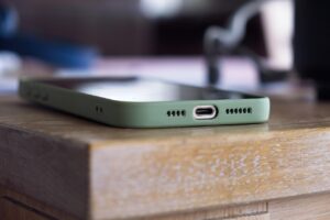 Češi se okrádají sami. Ochranu mobilu úplně podceňují