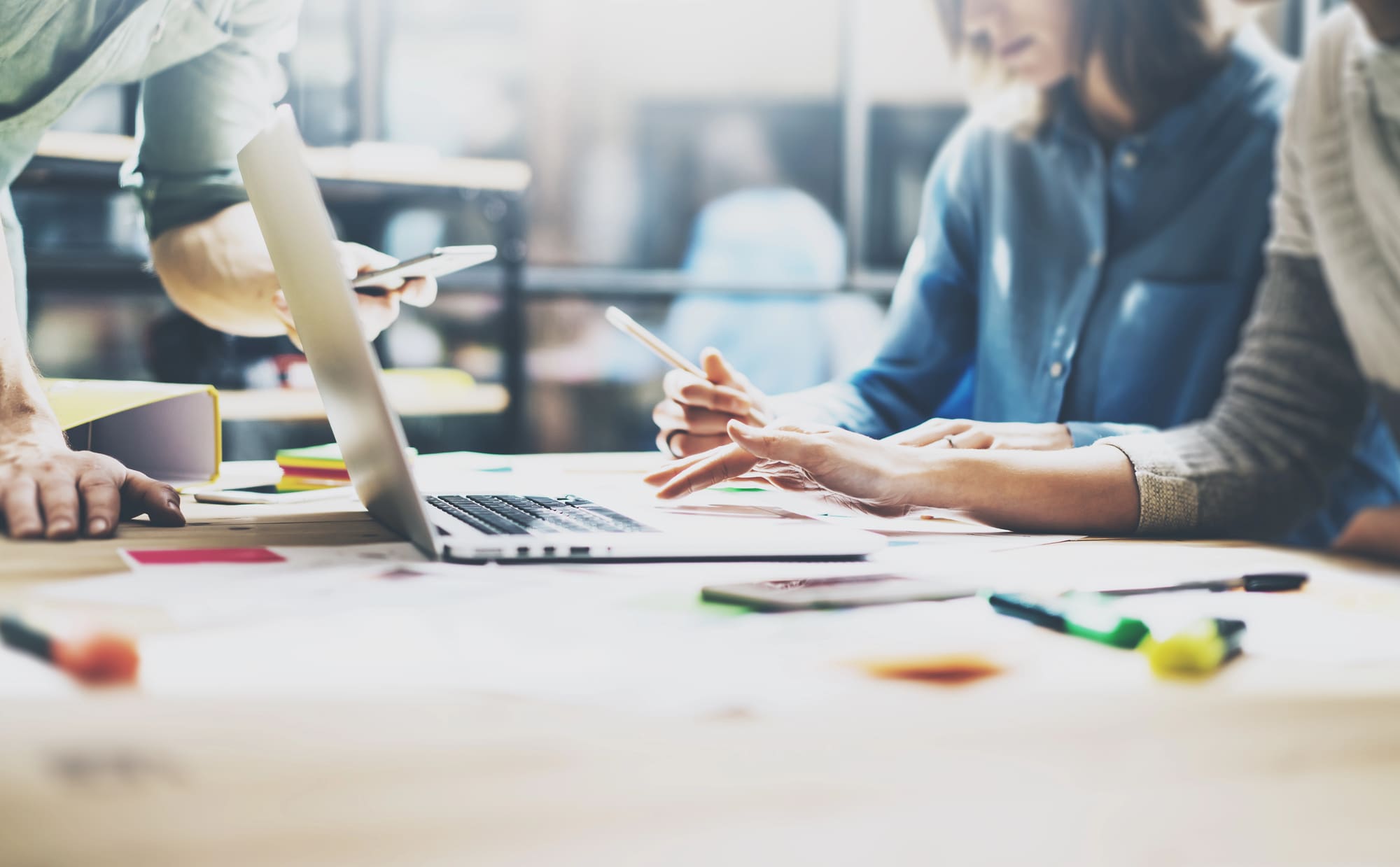 Tichý kluk z Indie teď školí Google. Stačí mu AI a firma v hodnotě 6 miliard korun