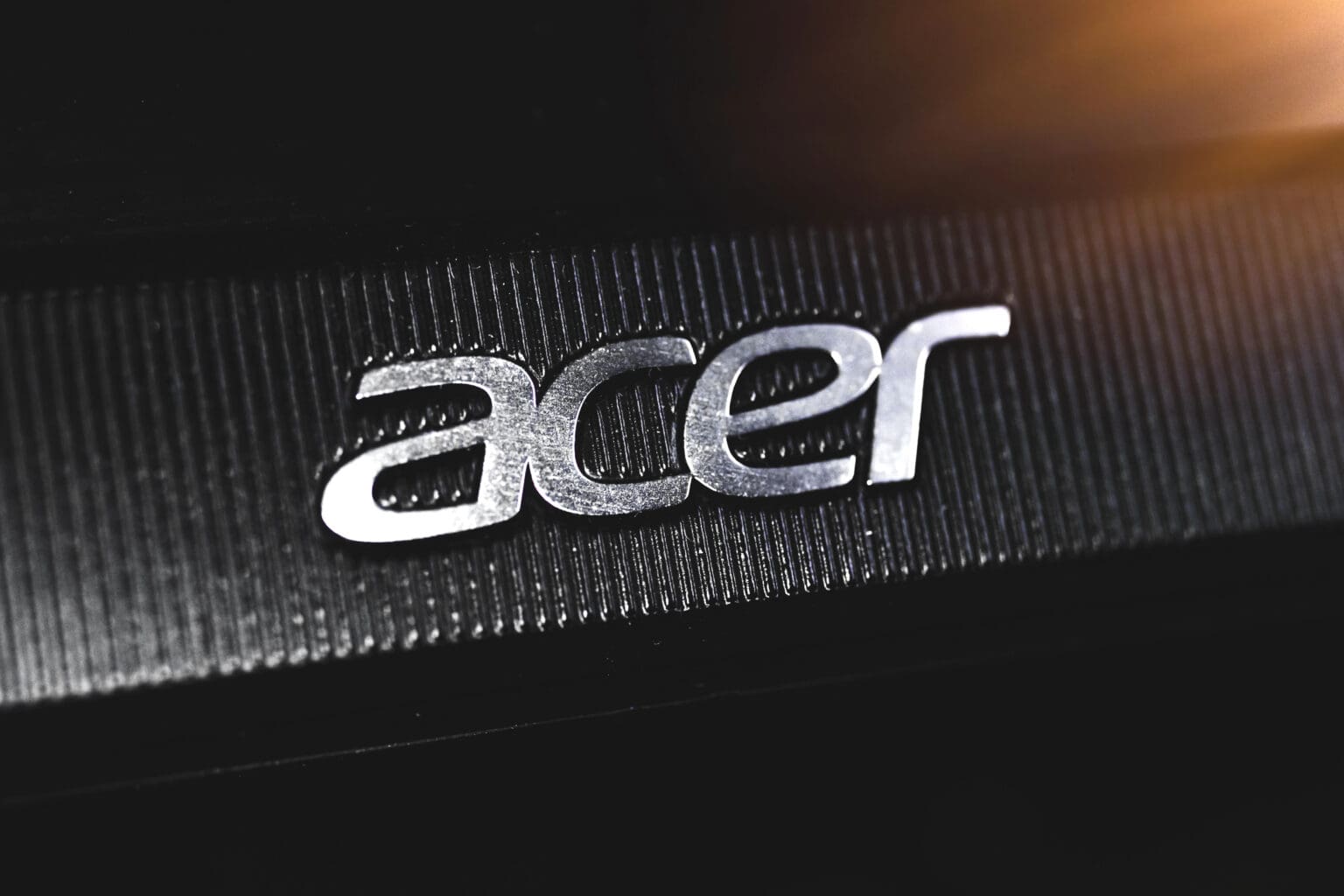 Češi čekají na levný Windows s výkonem. Acer jim ho právě poslal