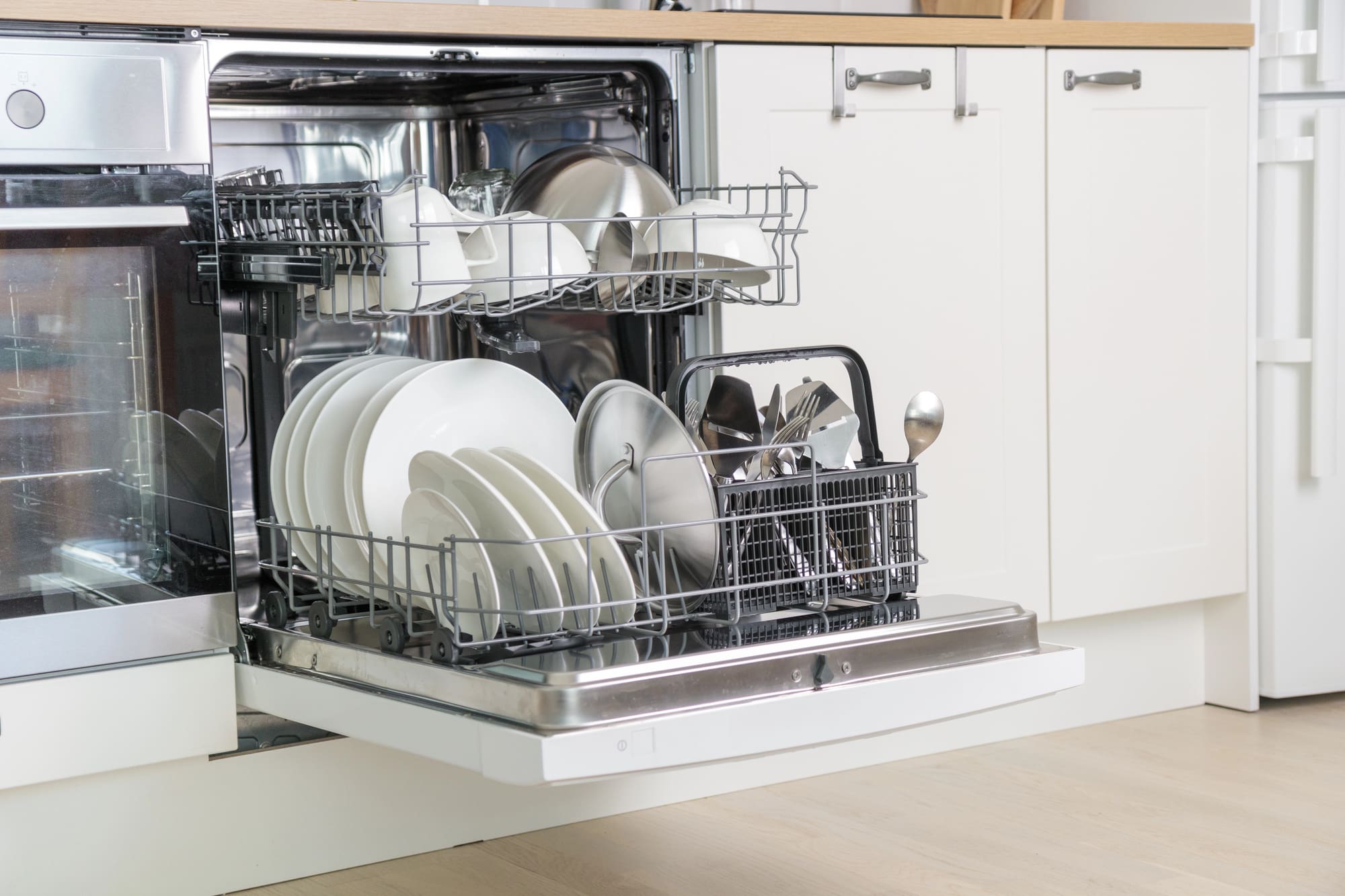 Před Vánoci si zkontrolujte vaši myčku: Čistá může být jen na pohled