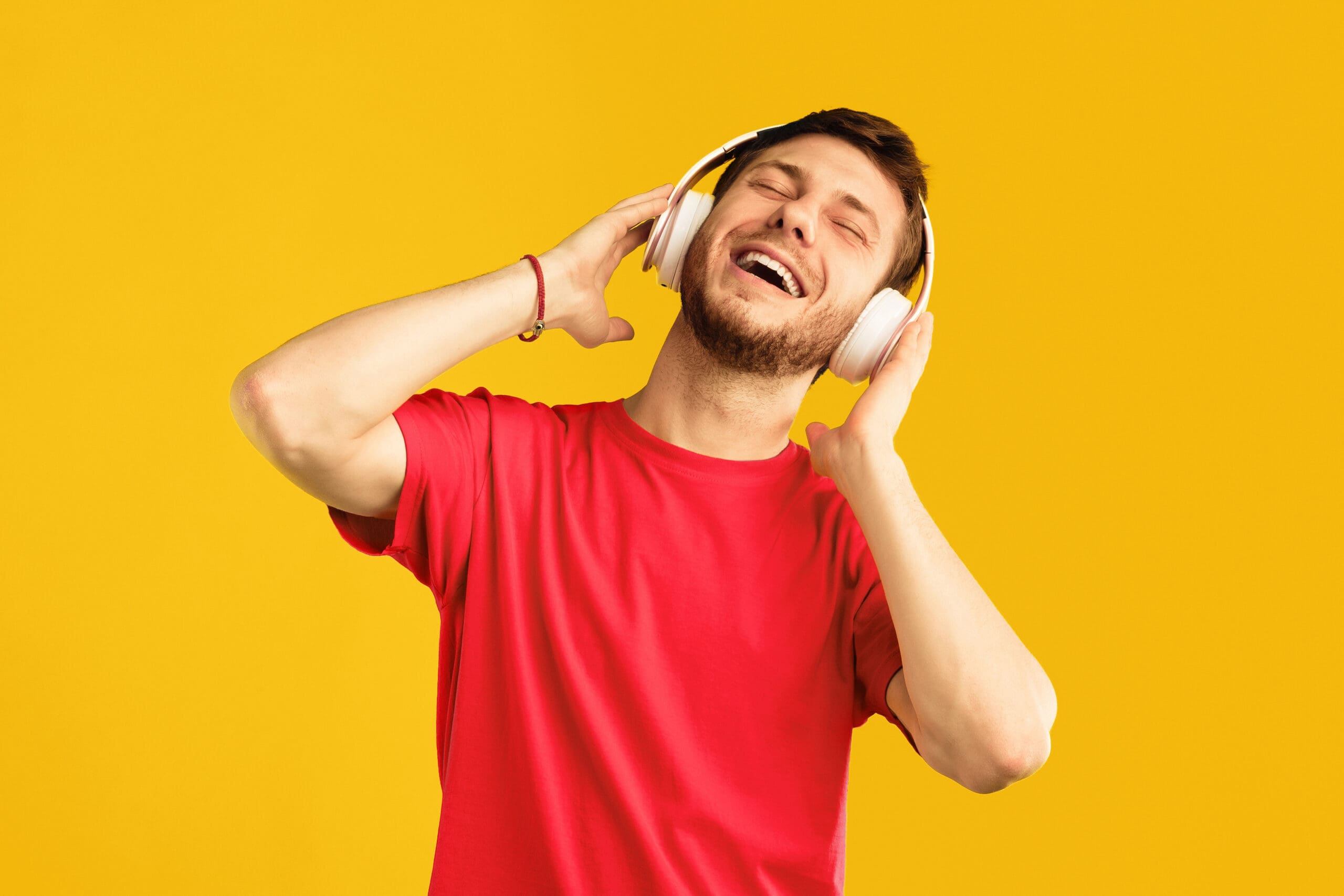 Věda vysvětluje: Proč vás jedna píseň rozloží víc než rozchod s partnerem