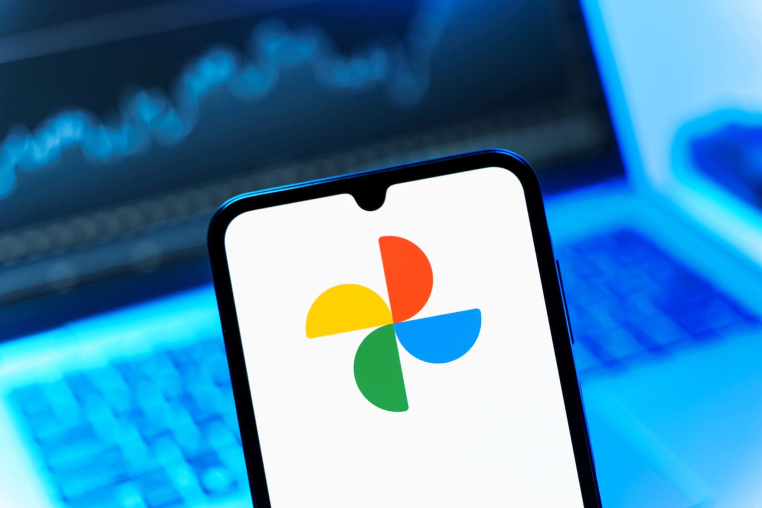 Samsung TV promění obývák v digitální album. Fotky Google dorazí v roce 2026