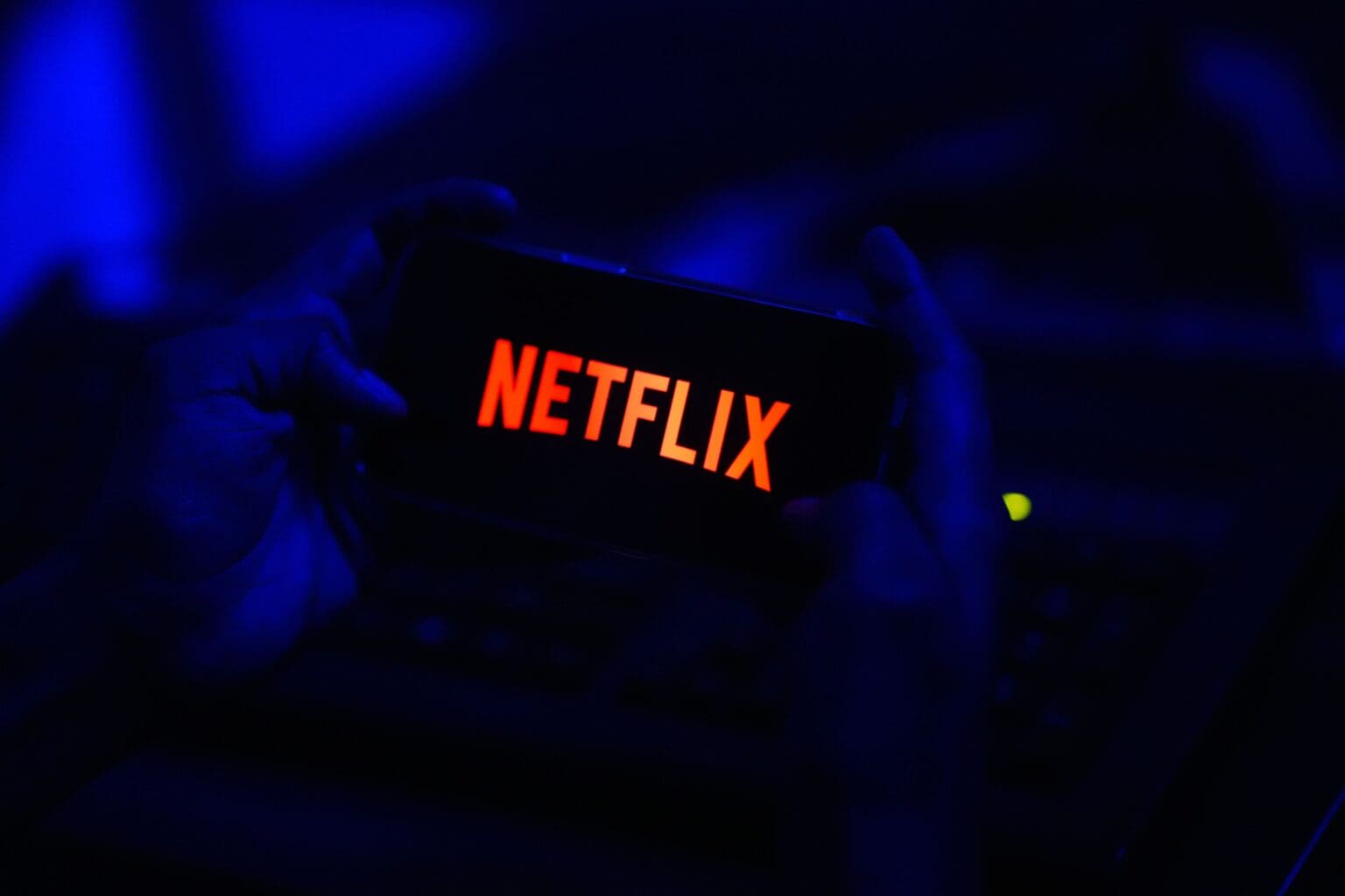 Netflix zrušil podporu streamování z mobilu. Změna se týká i vás