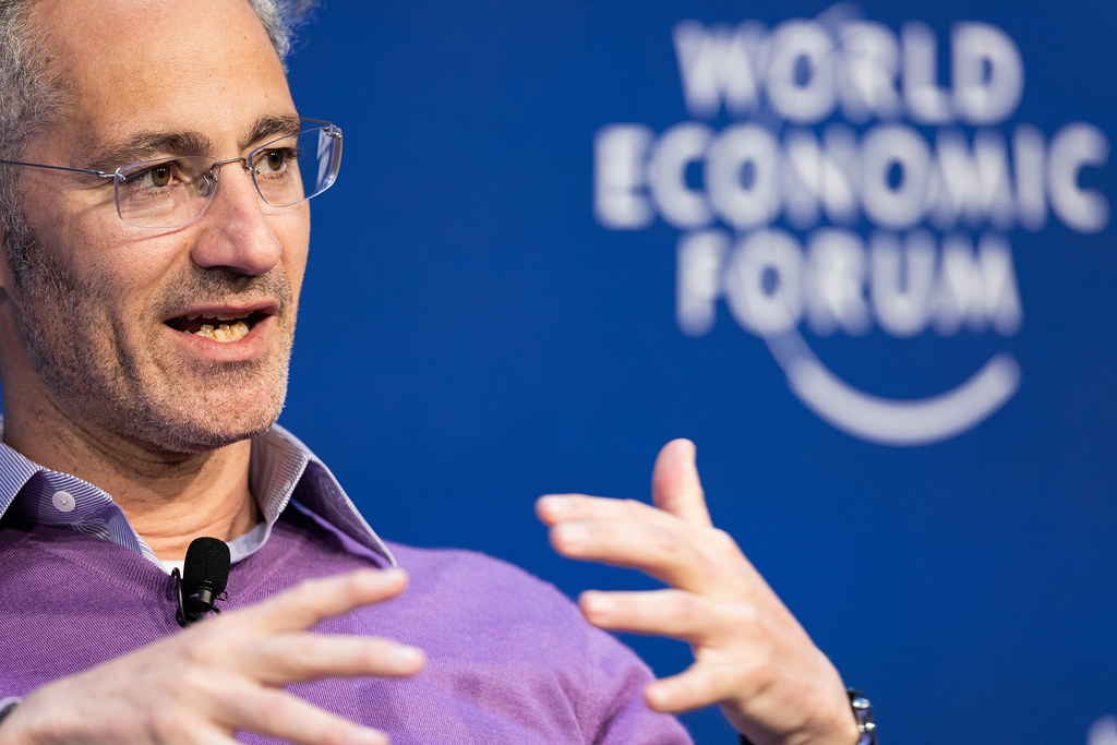 Říkal si socialista. Teď pomáhá Trumpovi s deportacemi a válkou