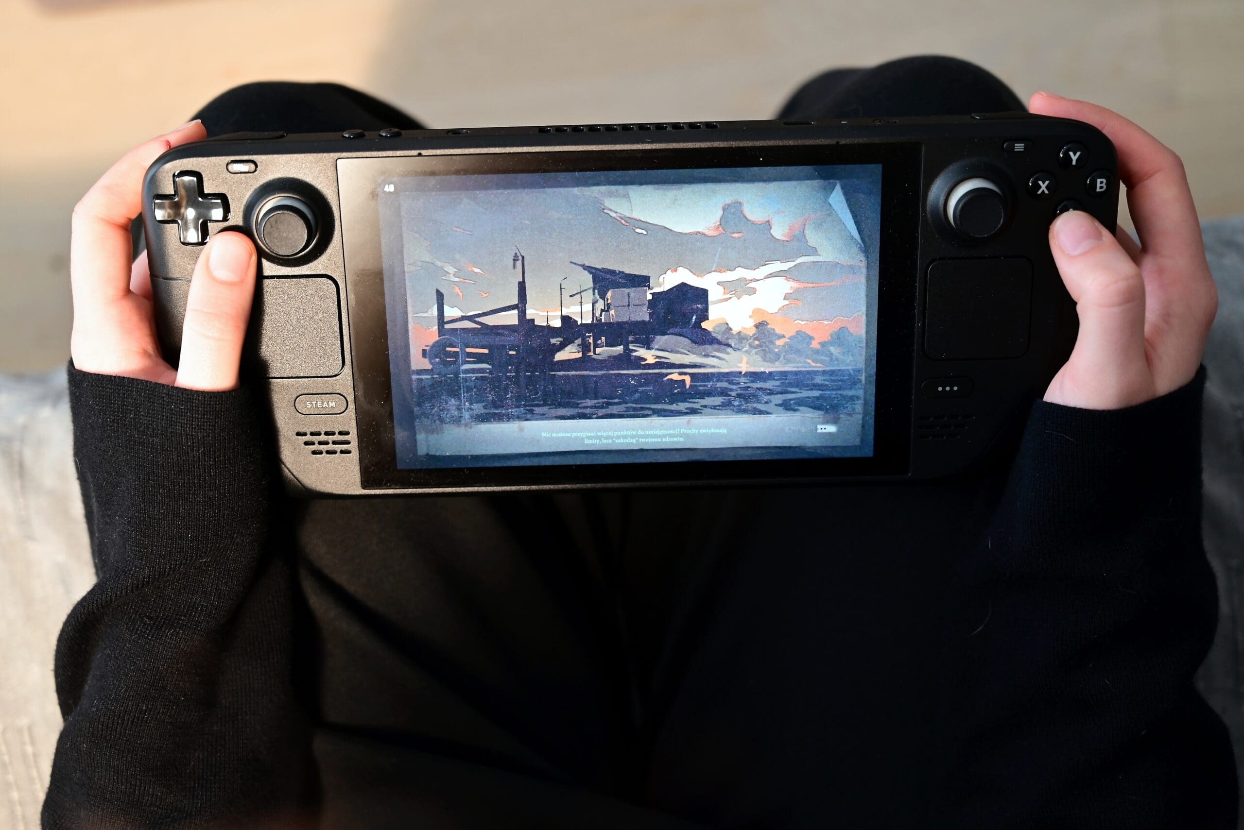 Místo Steam Decku přišla jen napájecí lišta. Podvod při doručení má šokující zvrat