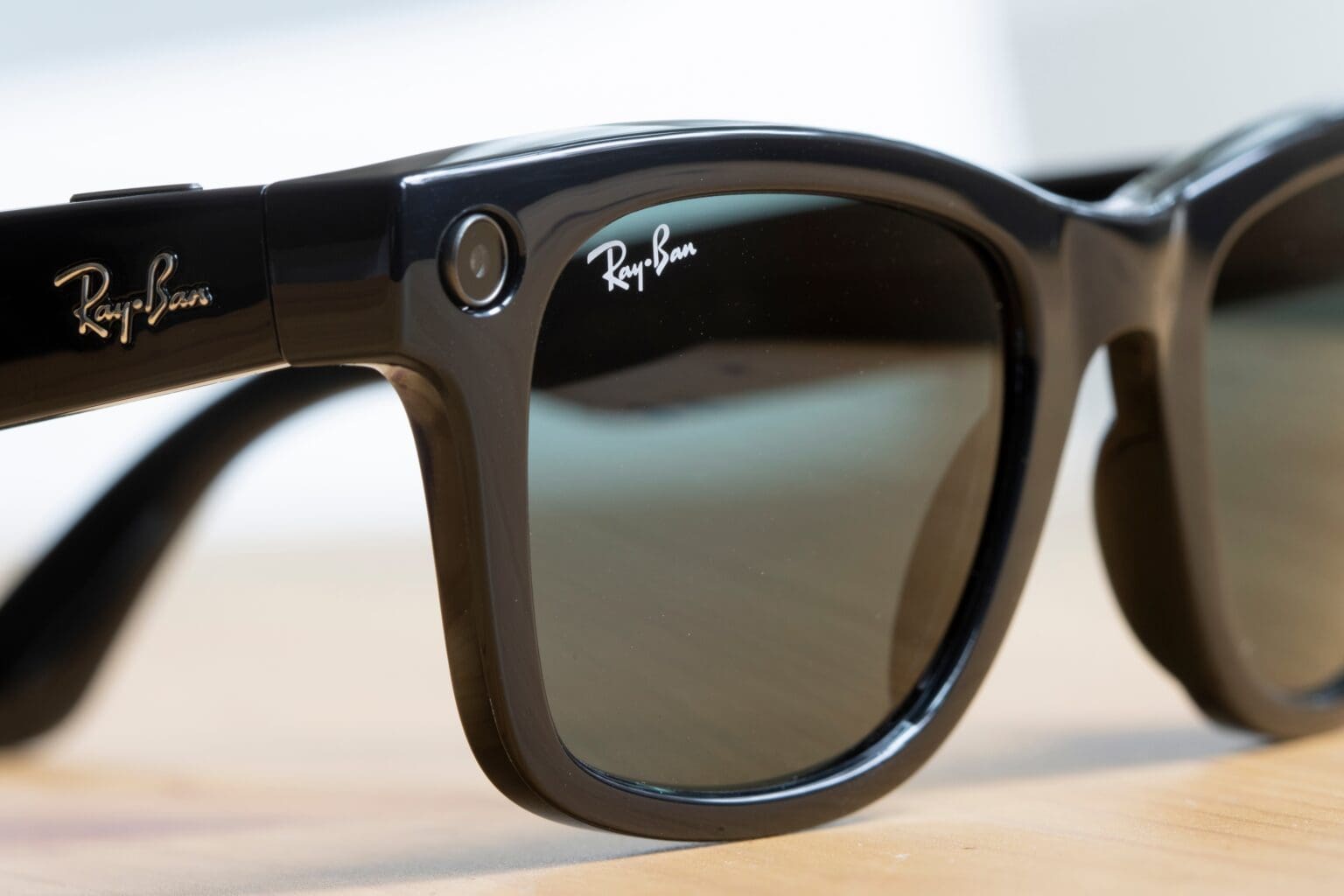 Ray-Ban Meta v novém: Více jazyků, více komunikace, více inteligence