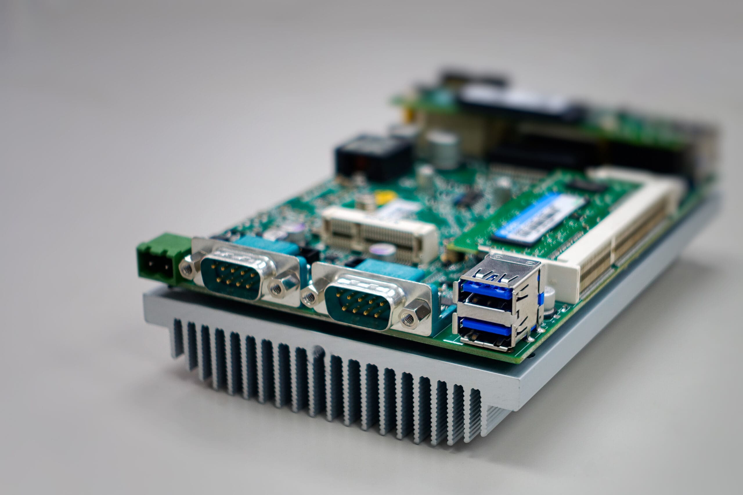 Geekom A6: Všestranný mini PC pro práci i zábavu