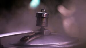 Bezpečné vaření v tlakovém hrnci: Na co si dát pozor, než zavřete víko