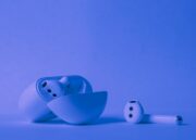 Nosíte sluchátka celý den a ničí vám sluch. Tohle řešení od Huawei vás může zachránit