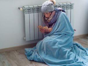 Topíte, ale chladno nepolevuje? Možná vám teplo zbytečně uniká ven