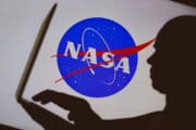 Trumpova vláda pokračuje ve škrtech: NASA zavírá svoji největší knihovnu