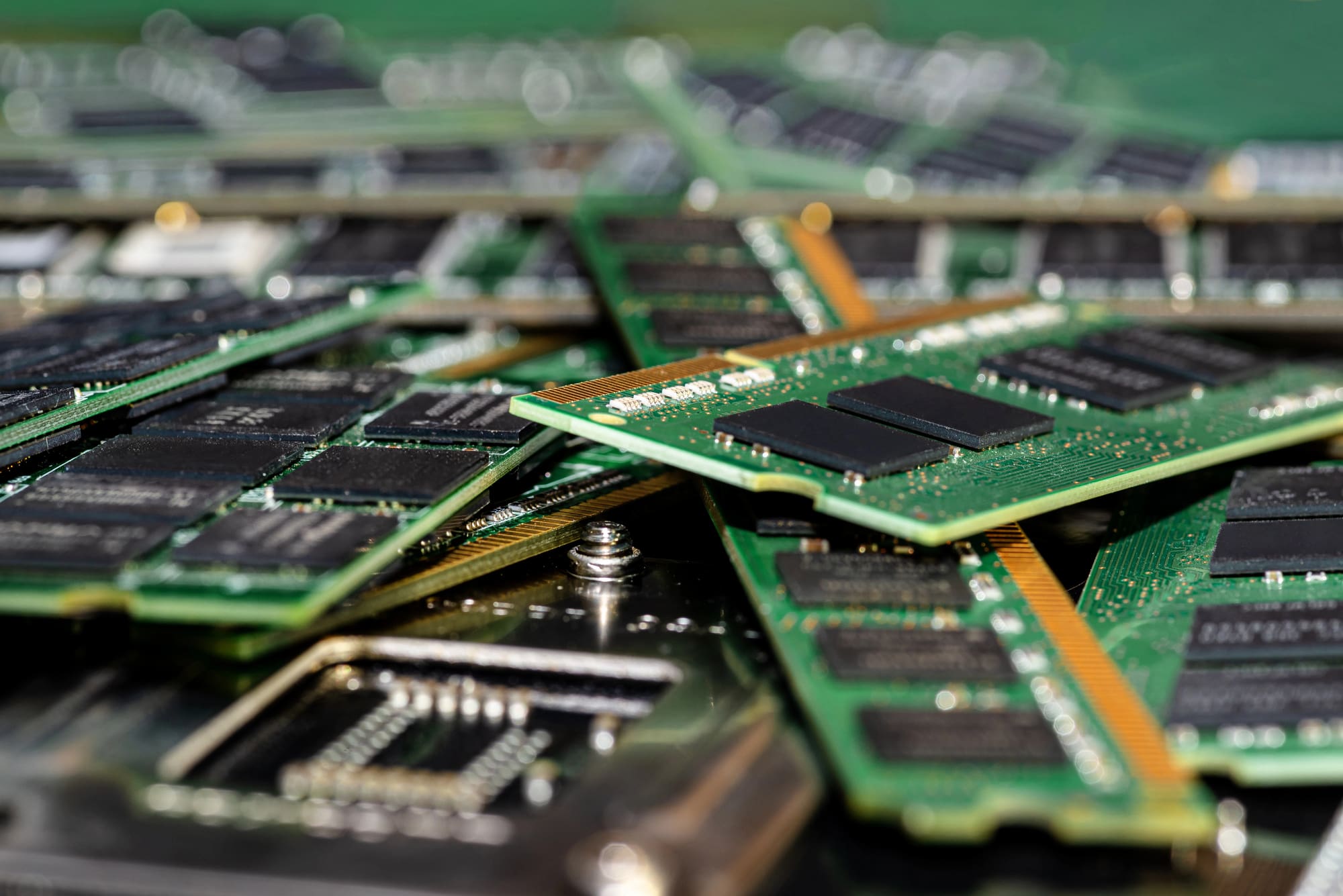 Ceny RAM pamětí šokují Čechy. Zlevnění je stále v nedohlednu