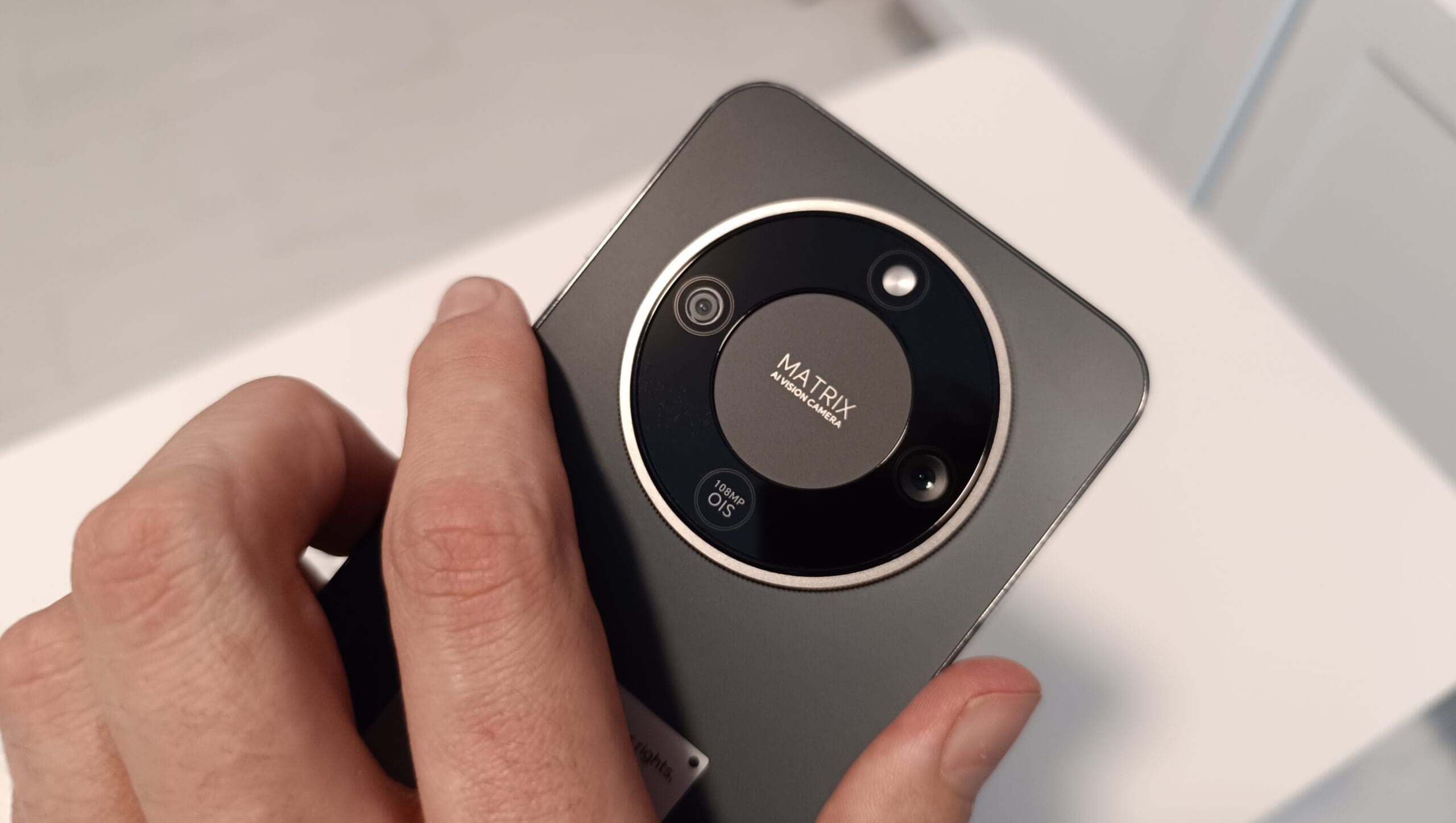 Recenze HONOR Magic8 Lite: Odolný společník s výdrží na tři dny