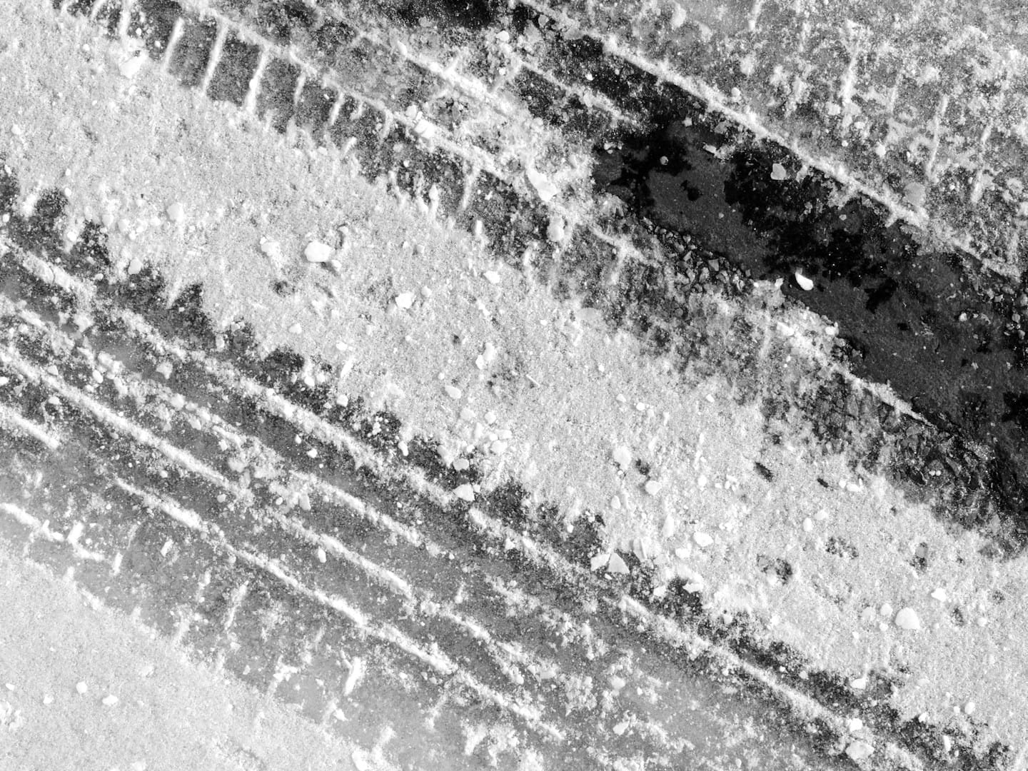 Sníh dnes dopoledne zasáhne většinu Česka: Napadne až 10 cm, řidiči musí počítat s komplikacemi