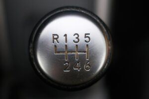 Manuál měl v elektromobilech skončit. Toyota a Subaru ale mají jiný názor