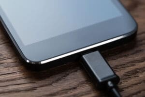 Nabíjení telefonu představuje velké nebezpečí: Výrobci radí, jak se vyhnout zásadní chybě