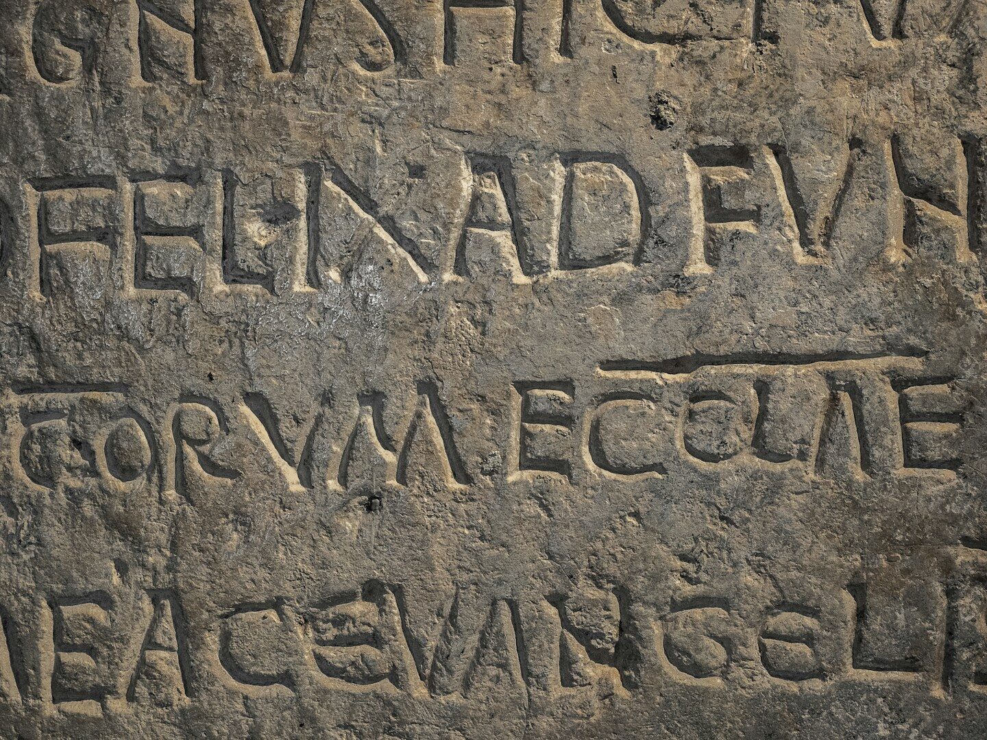 Zapomeňte na Mezopotámii. První „ajťáci“ historie žili v jeskyních jihozápadního Německa