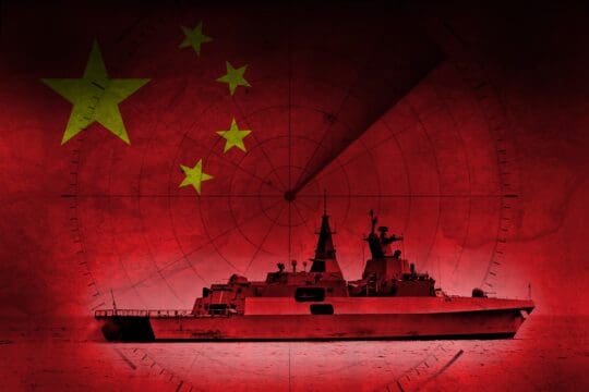 Čína testuje největší námořní dělo světa. Disponuje přesností řízené střely