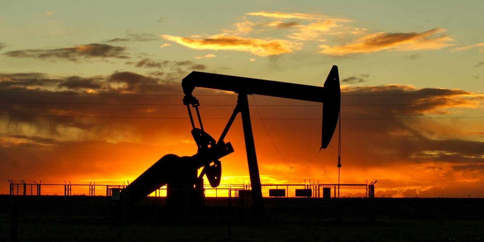 Po Trumpově prohlášení o Íránu se ropa Brent propadla o 9 % v nejhorší energetické krizi od 70. let minulého století