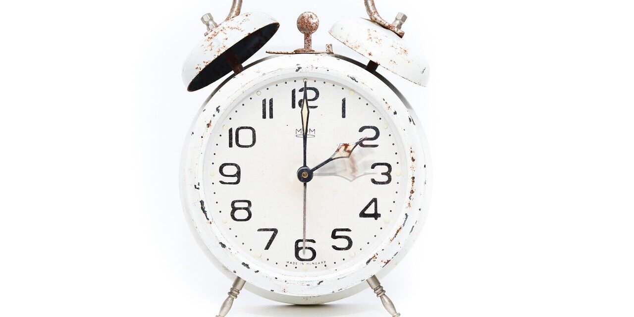 Přechod na letní čas v roce 2026: přesné datum, důsledky pro vaši kapsu a vliv na vaše tělo