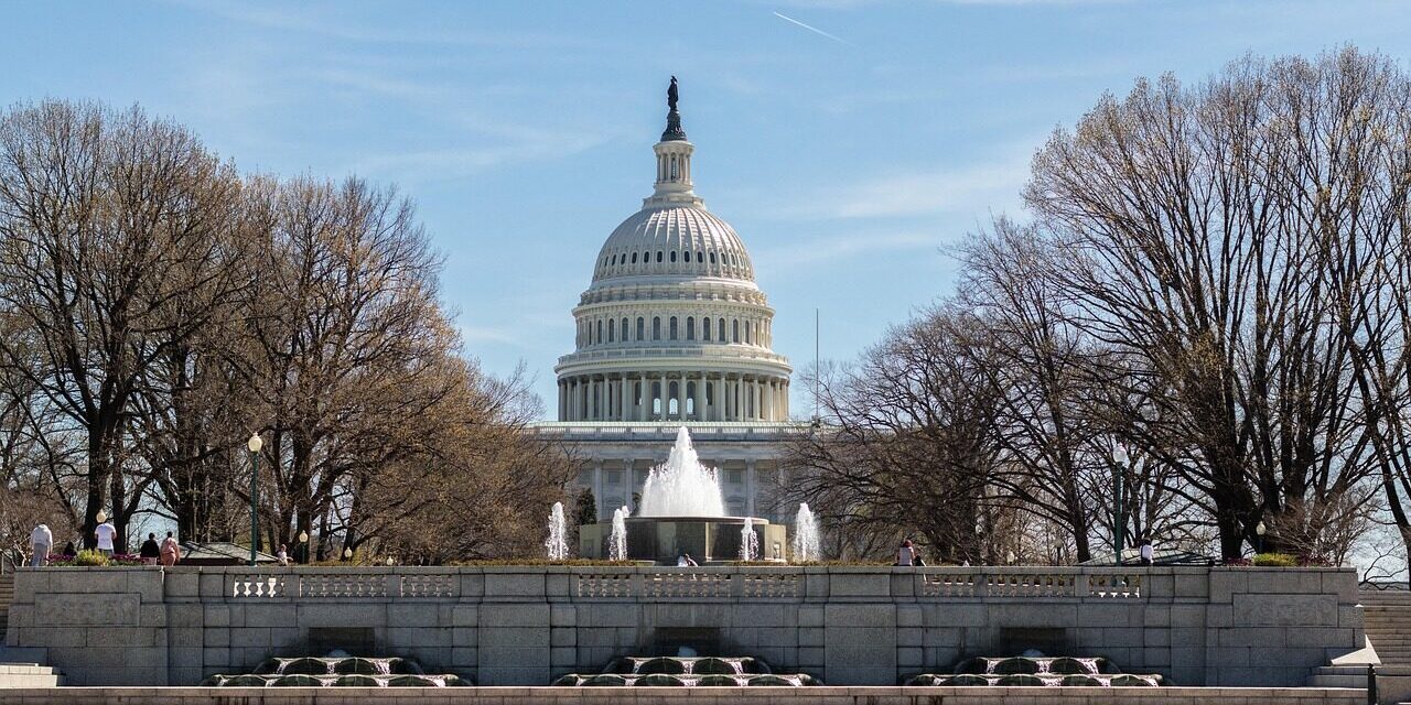 Demokraté v Kongresu blokují Trumpovy plány. Bez souhlasu nesmí zaútočit na Kubu