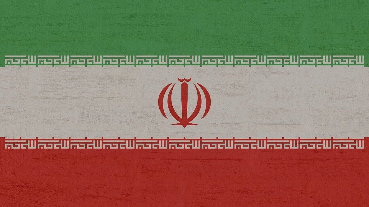 Krvavé účtování v Íránu: Režim popravil odsouzené za protesty a varuje před totální válkou o ropu