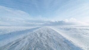 Návrat zimy na východě: Silné sněžení a vítr 70 km/h ohrozí východ Česka, v Beskydech napadne až 30 cm sněhu