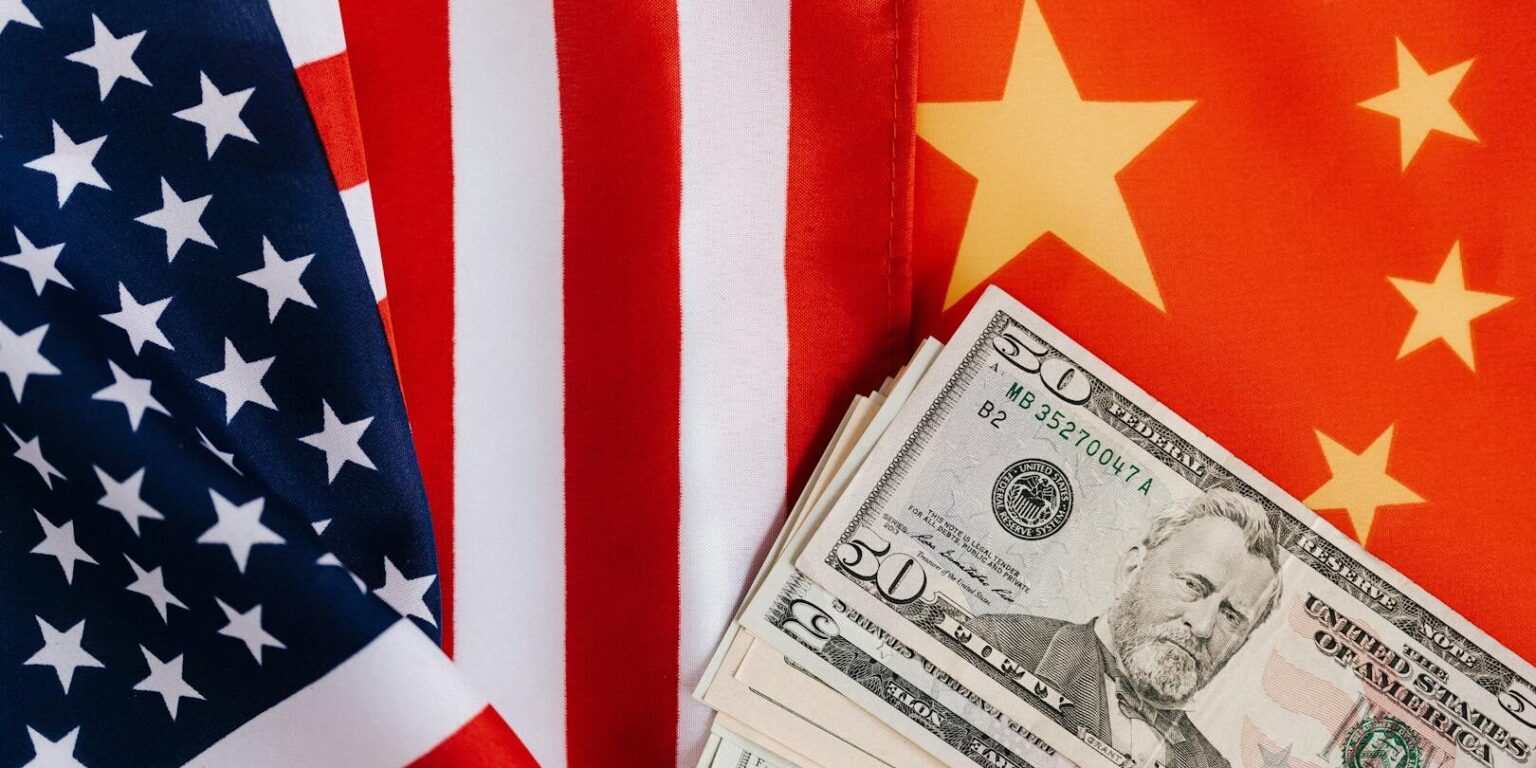 Čína se zbavuje závislosti na USD a buduje vlastní finanční dálnici