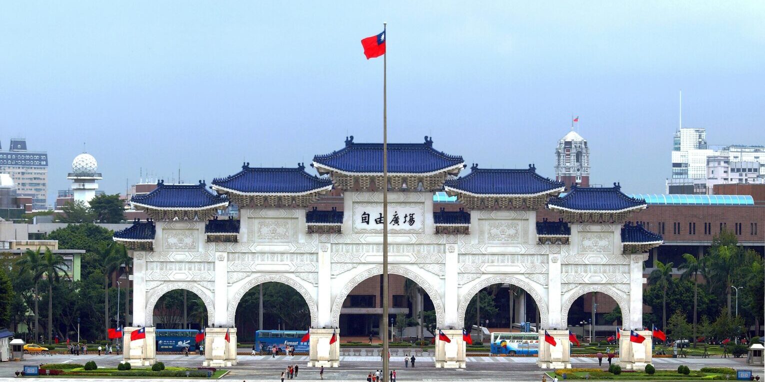 Červená linie pro Peking: Čína pohrozila použitím všech nezbytných opatření k převzetí kontroly nad Tchaj-wanem