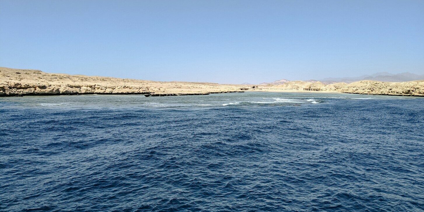 Neustálá eskalace na Blízkém východě: Trump požaduje úplné otevření Hormuzu do 48 hodin, Izrael a Írán si vyměňují útoky