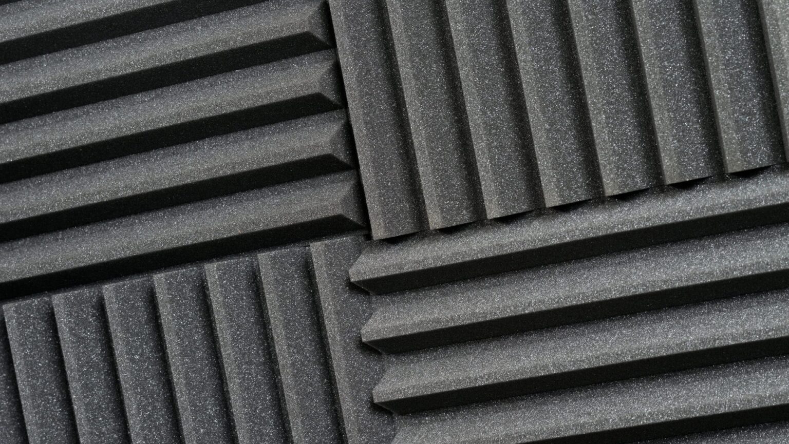 KVÍZ: Češi často doma řeší hlasitost reproduktorů. Problém ale bývá někde úplně jinde