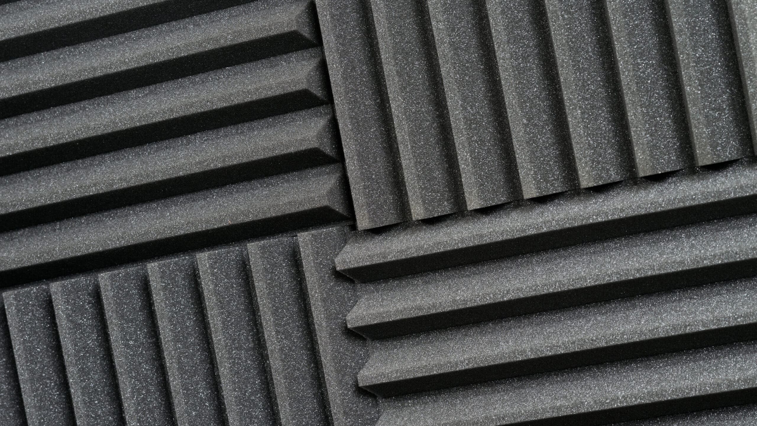 KVÍZ: Češi často doma řeší hlasitost reproduktorů. Problém ale bývá někde úplně jinde