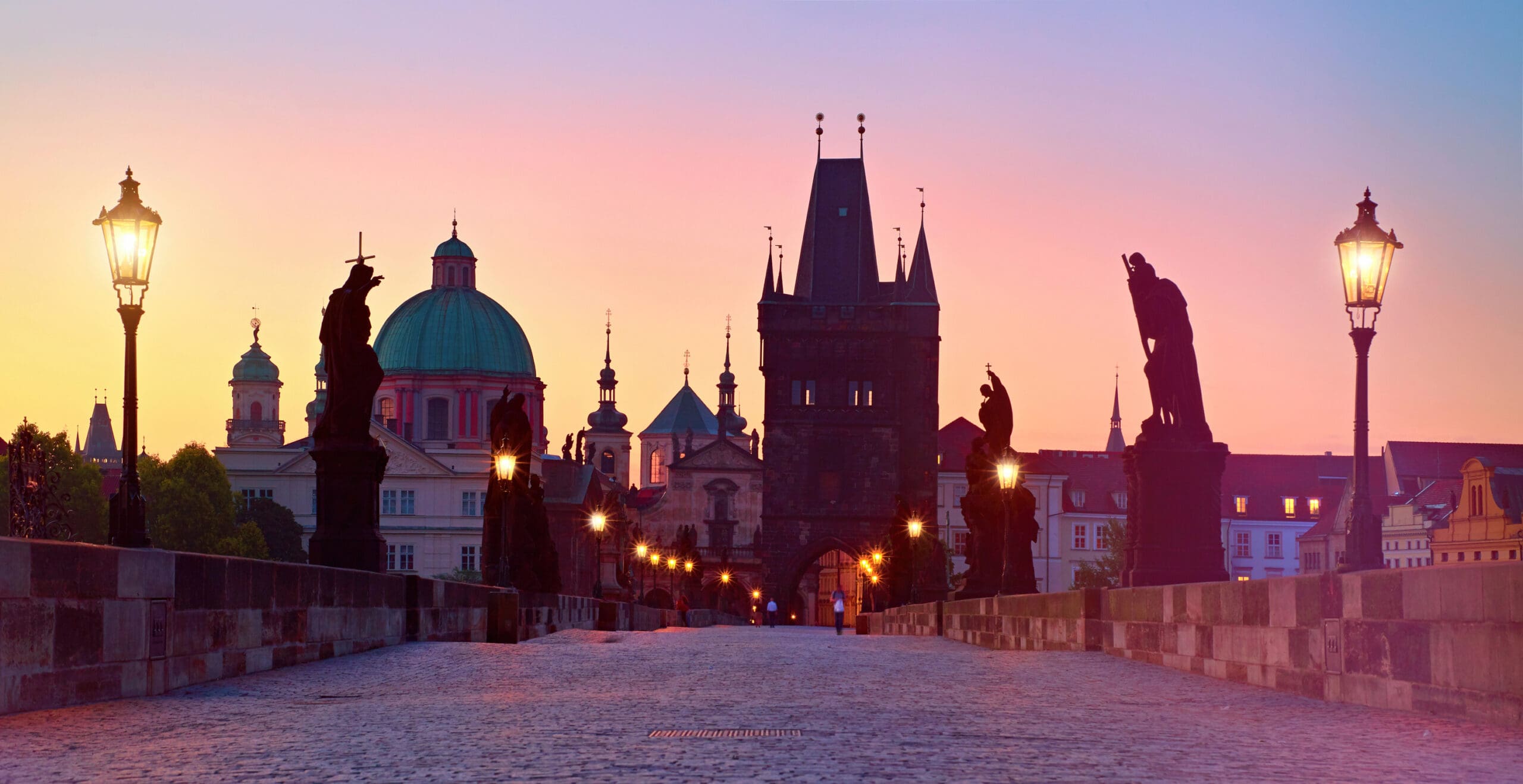 KVÍZ: Sodíkové výbojky versus LED: Většina Čechů v kvízu nepozná světlo, které v ulicích škodí